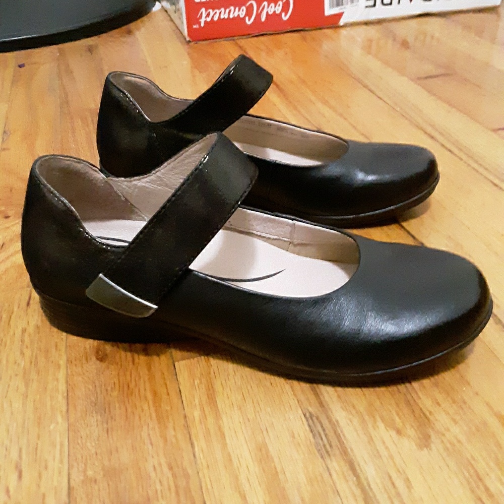 Slightly used pair of maryjane shoes